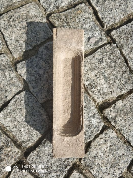 Cegły z wypustkami i bez  około 1tys. Sztuk .