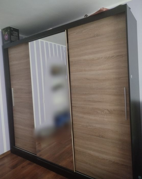 Duża pojemna szafa 233x218