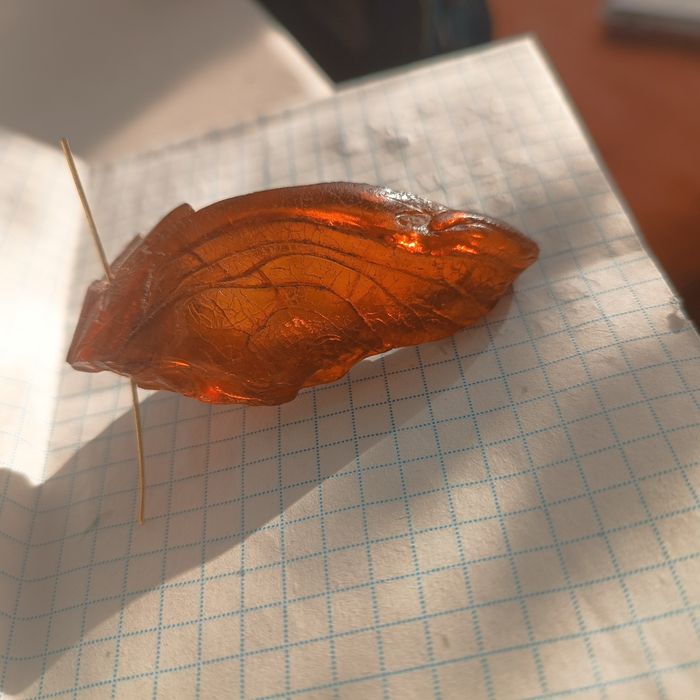 Великий янтарний кулон.