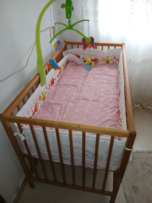 Cama de grades / berço e colchão