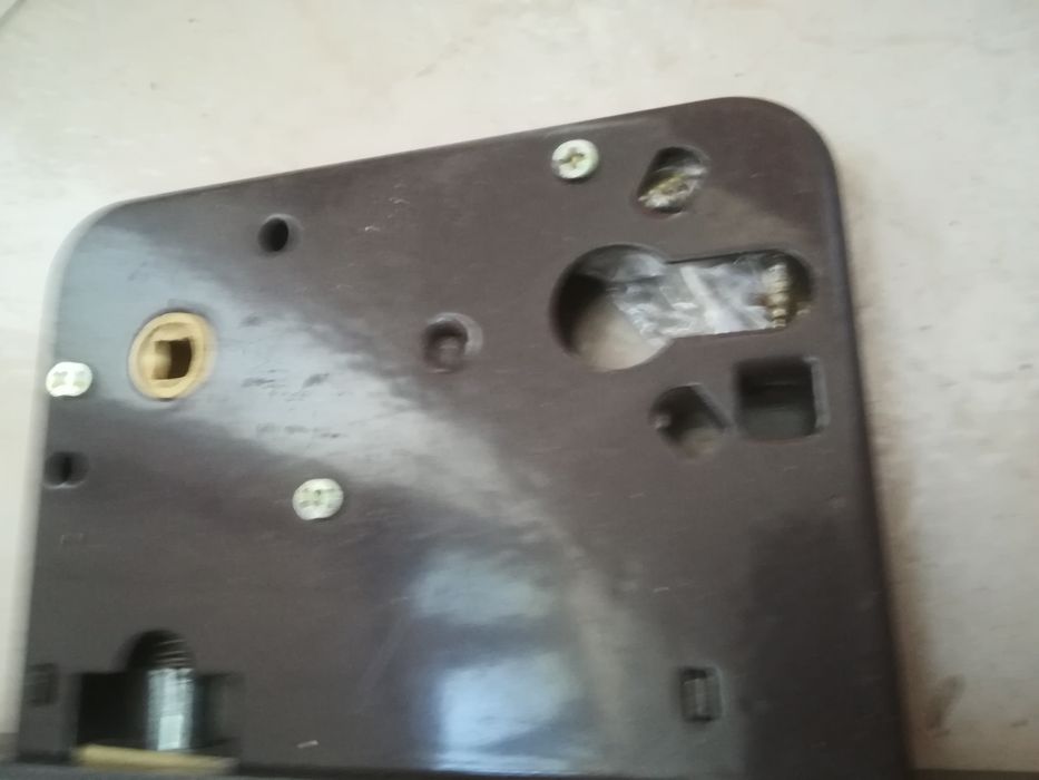 Fechadura de embutir de cilindro