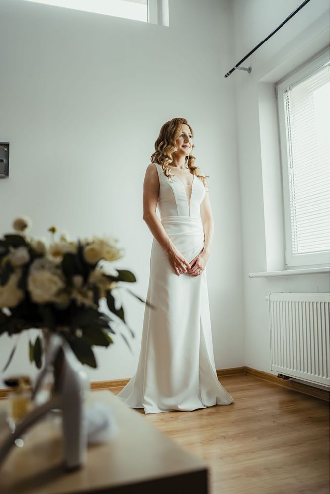 Suknia Ślubna - biała, prosta, elegancka