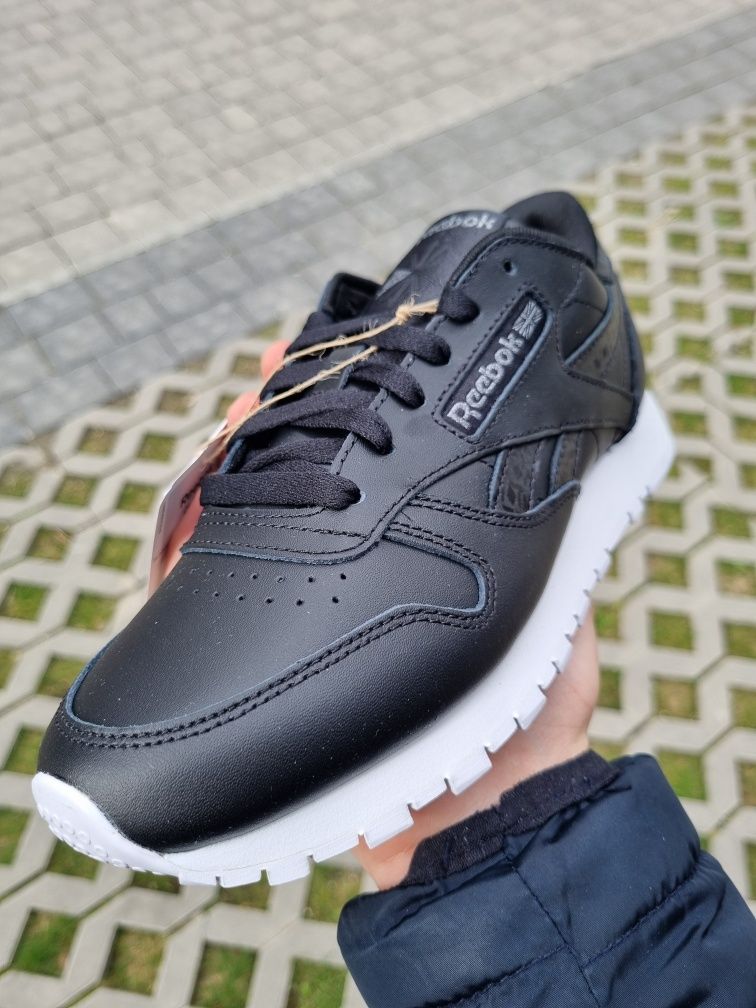 Reebok Classic Leather Black DV 8155
WOMEN