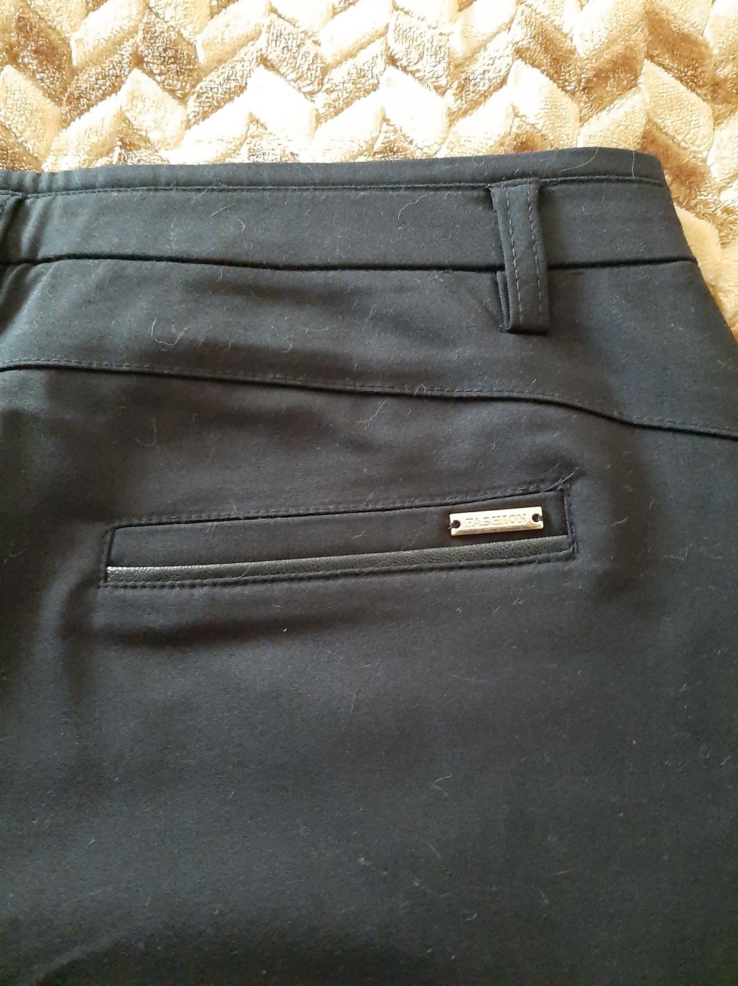 Calça preta modelo clássico ( novas) tam.xxl mas vestem pouco 10€