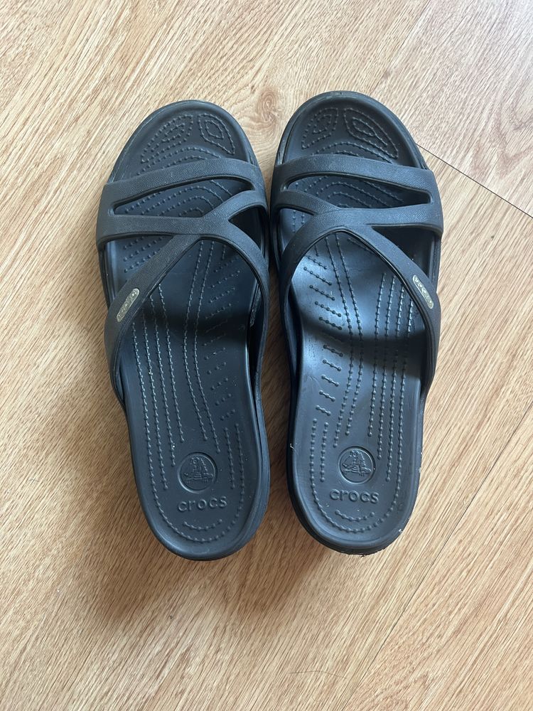 Крокси crocs тапки чорні мінімалістичні на підвищеній платформі