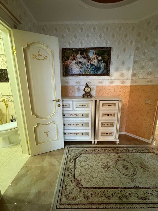 Продаж трикімнатної квартири. Тихий спокійний район