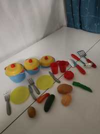 Conjunto de utensílios de cozinha e alimentos 
Panela, tacho, copos, p