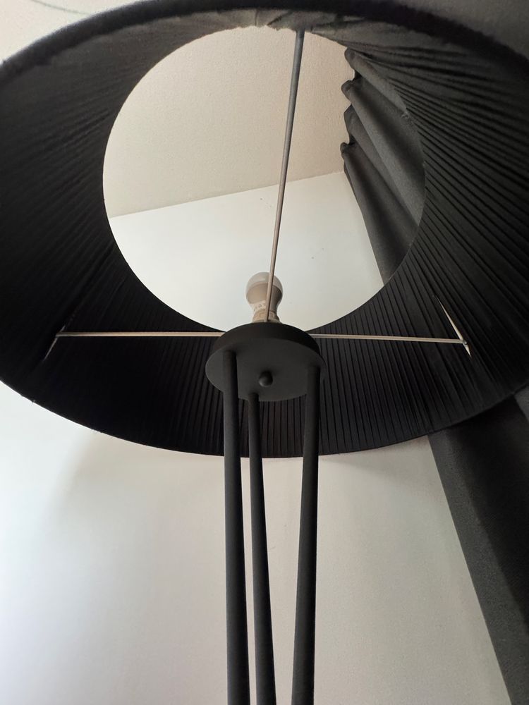 Lampa stojaca czarna duża
