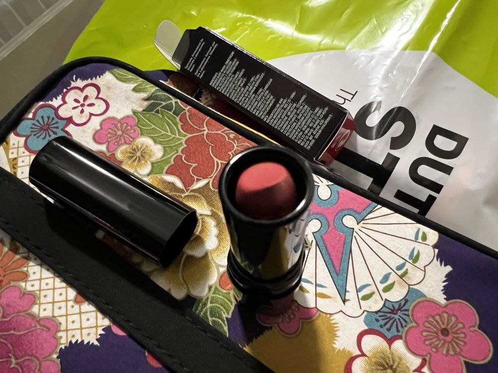 Bolsa com produtos Shiseido NOVA