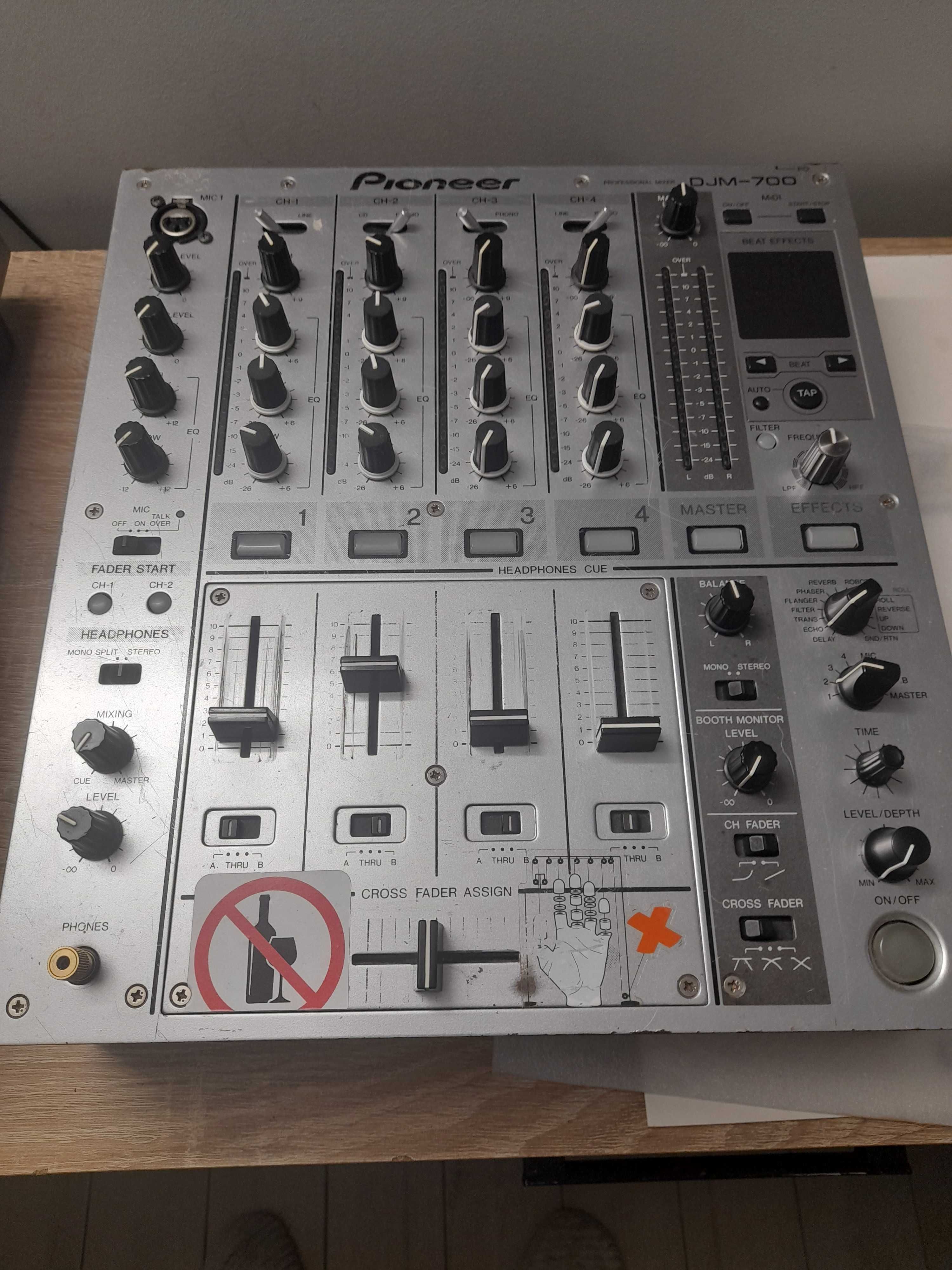 Mikser Pioneer DJM 700 uszkodzony trzeci kanał
