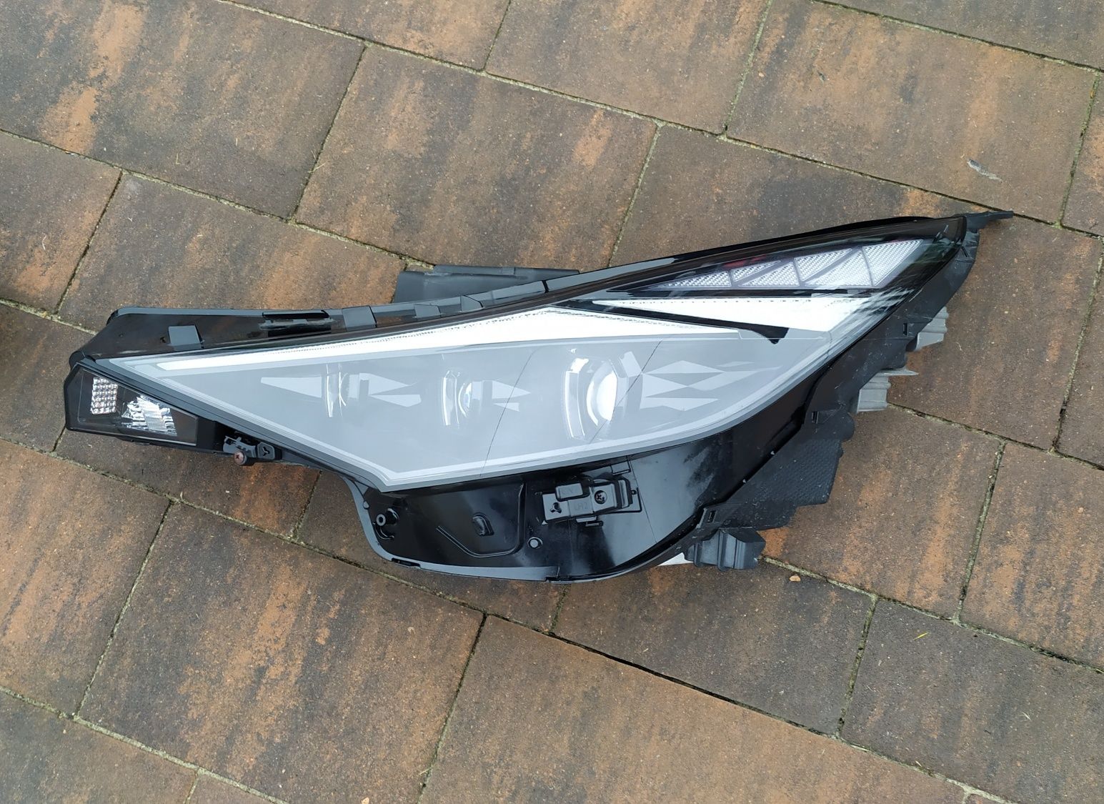 Reflektory Full LED Hyundai Elantra cn7