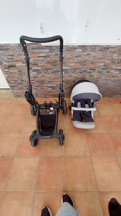 Vendo carrinho de bebé por 70 euros