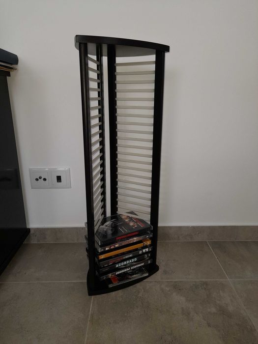 Coluna para organização de DVD