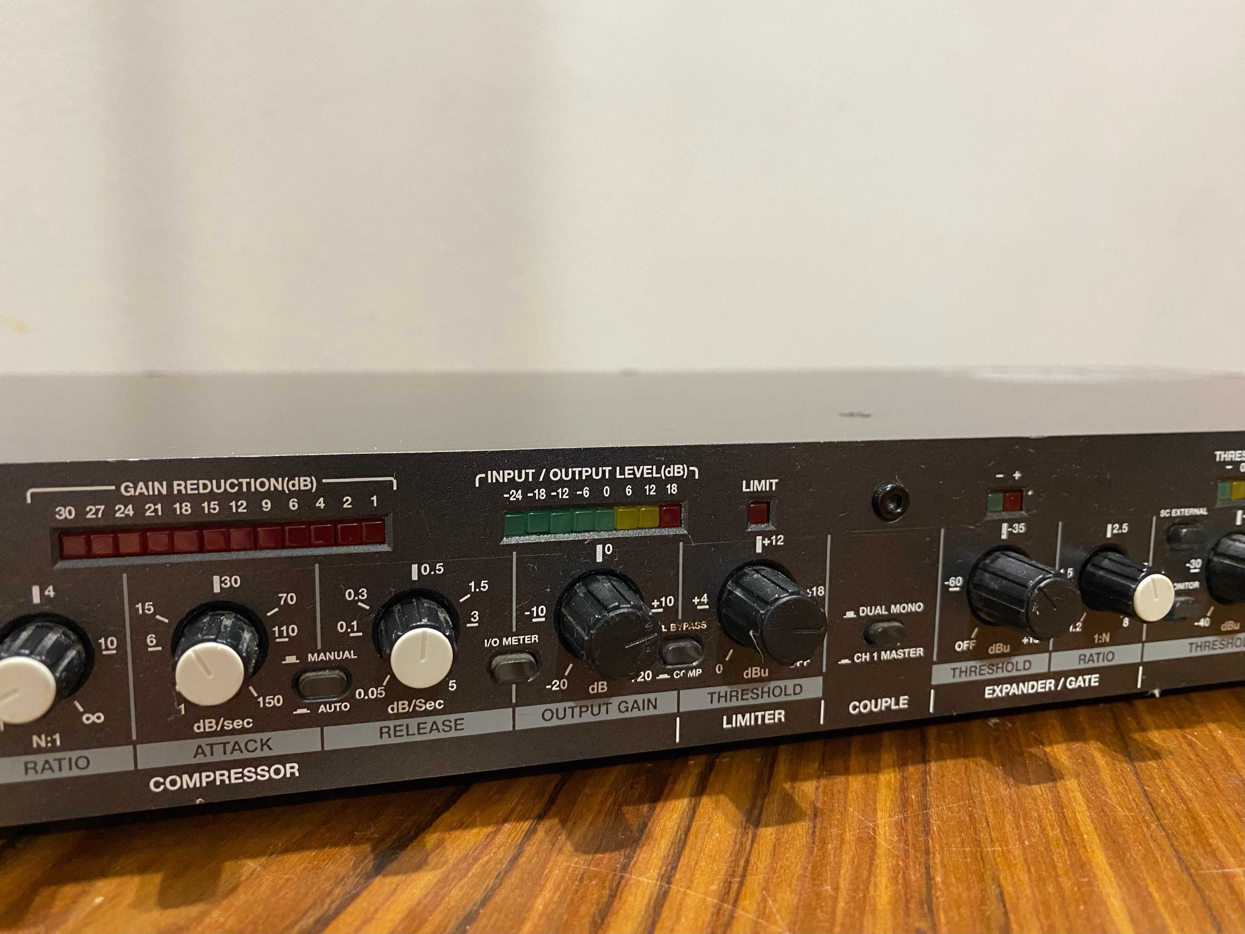 Kompresor limiter bramka Alesis 3632