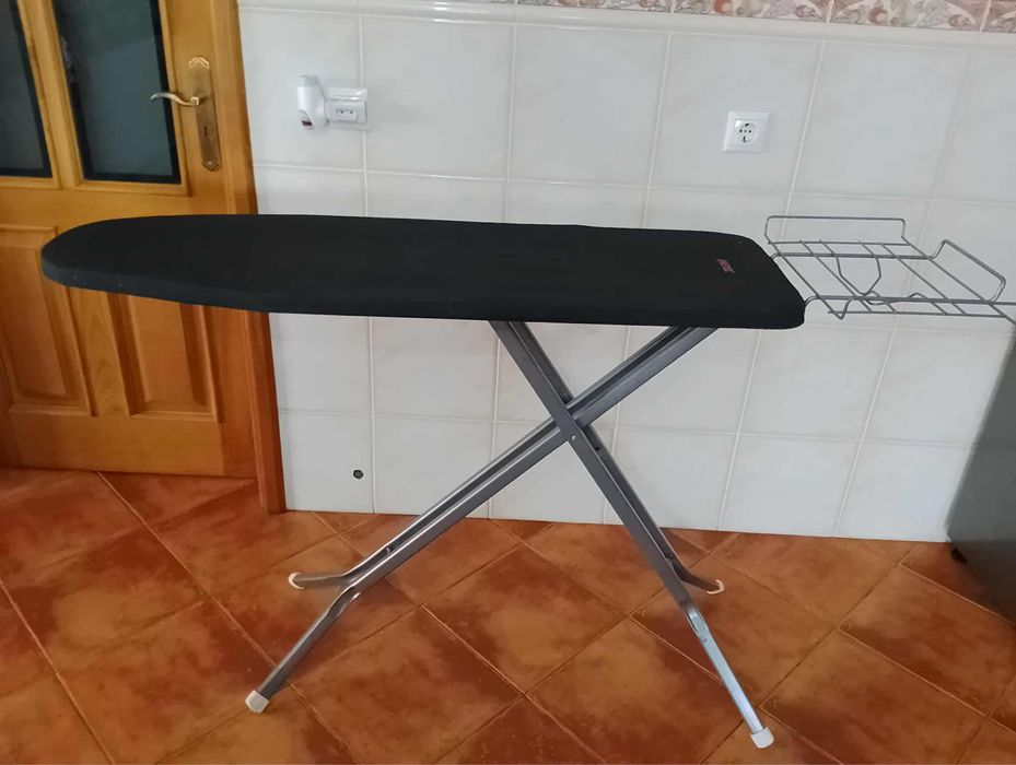 Tábua de passar a ferro (muito bom estado)