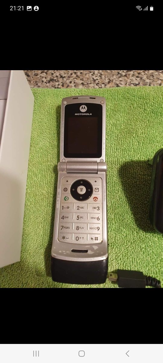 Sony Ericsson 205 & Motorola VGA