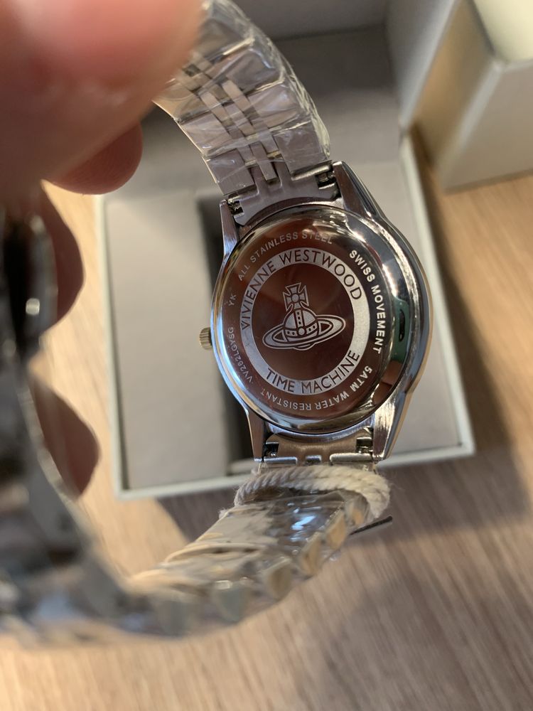 Новий оригінальний годинник Vivienne Westwood