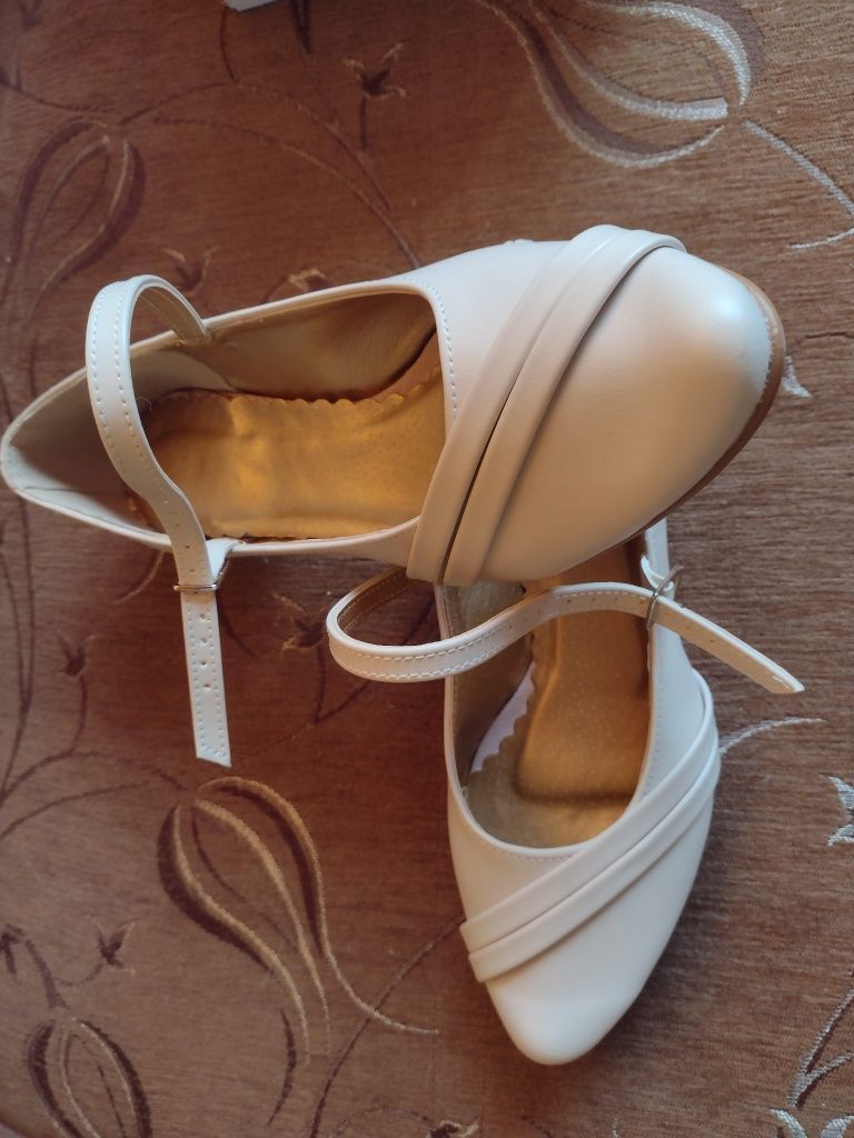 Buty ślubne, czułenka, r. 37