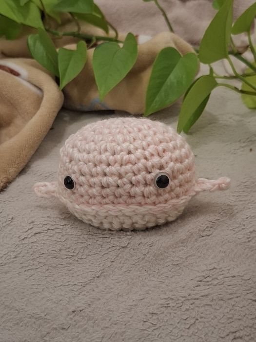 Maskotka wieloryb na szydełku