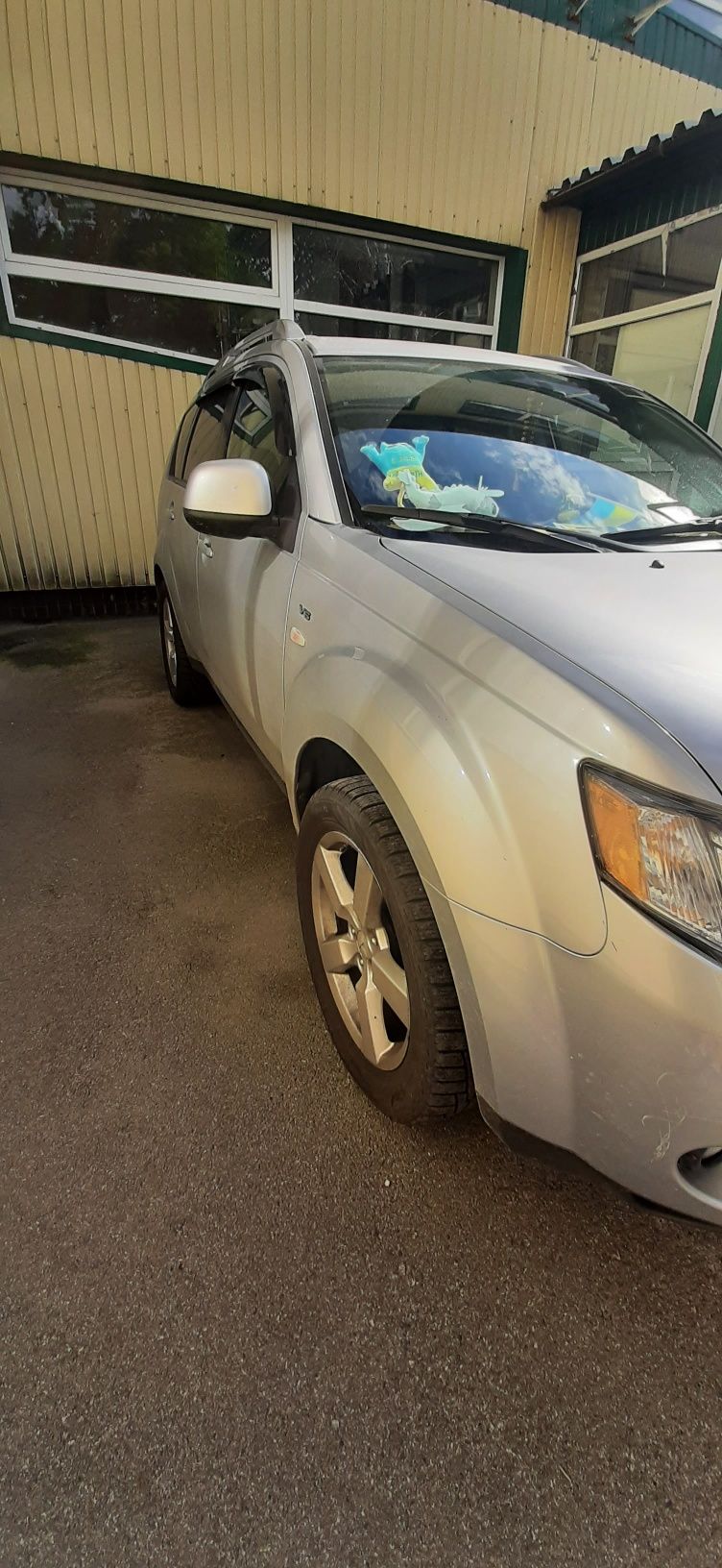 Продам ,авто Mitsubishi Outlander XL 2008 р.в двигун 3.0 бензин