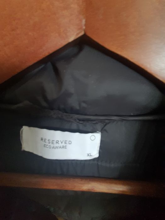 Kurtka dłuższą z kapturem. Leciutka i ciepła.