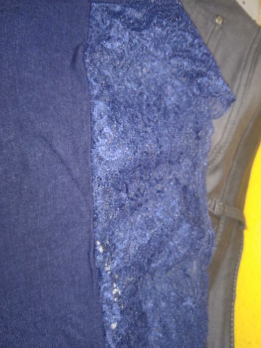 Bluzka z koronką odkryte ramiona