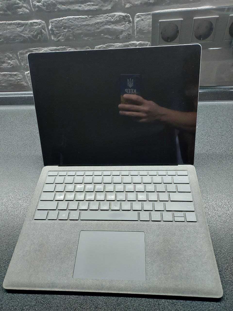 Ноутбук Microsoft Surface Laptop 1769 i5-7300U 8GB 256GB SSD Win10Pro.