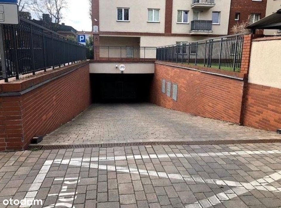 Miejsce parkingowe – Poznań Jeżyce (Stare Koszary) – 330 zł/mies.