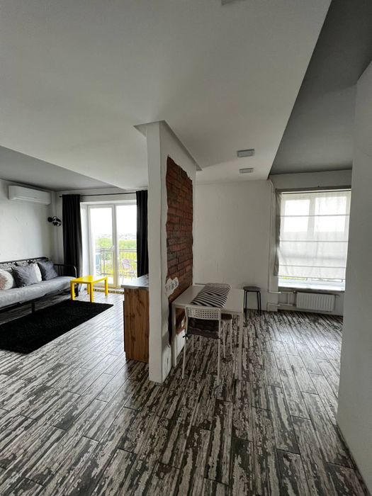 Затишна квартира з гарним виглядом на озеро