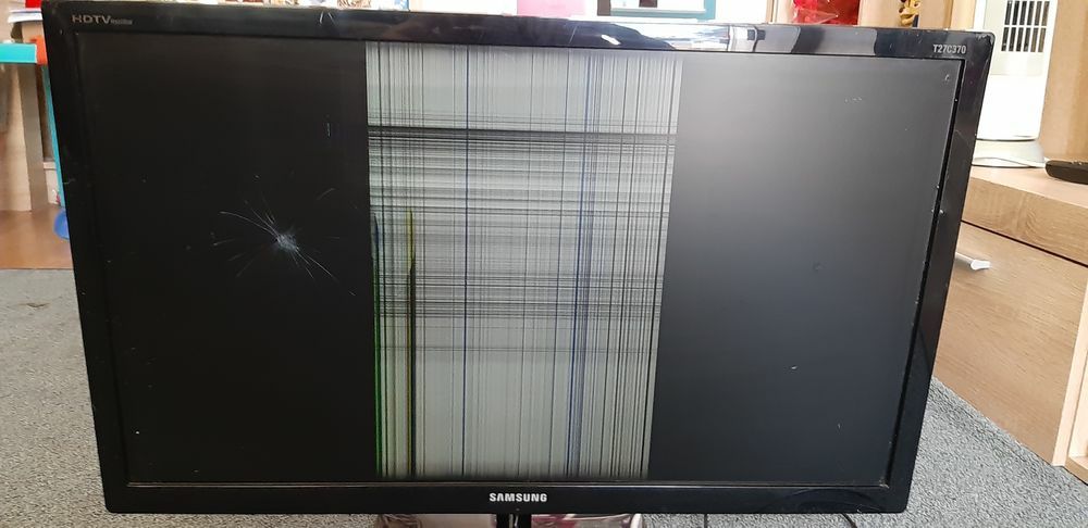Monitor - TV SAMSUNG 27" cali z funkcją telewizora z pilotem i zasilac