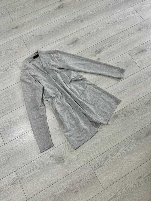 Безкоштовно базові кофтинки M-L стан чудовий в одні руки