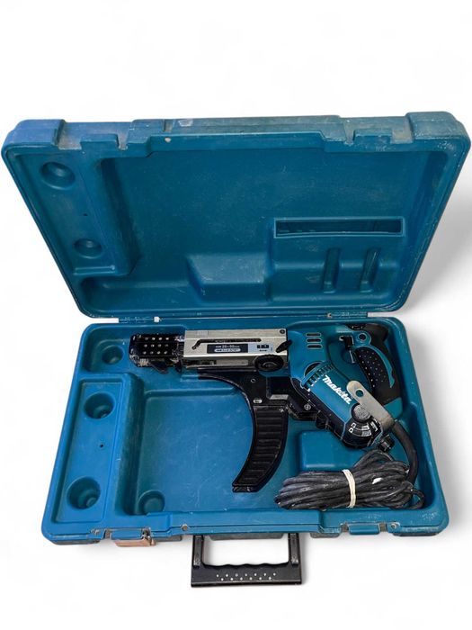 Wkrętarkę Sieciową z magazynkiem Makita 6842 do płyt g-k