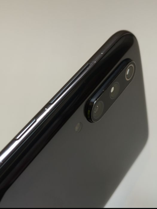 Xiaomi Mi 9 як новий, батарея 125% нова, торг обмін