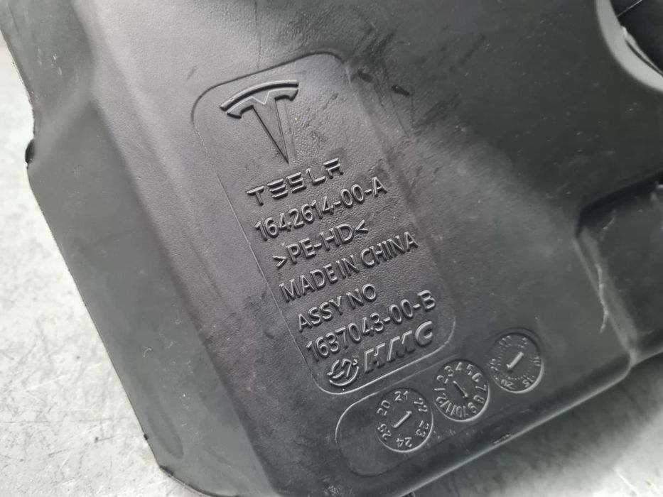 Reservatório / depósito água limpa vidros TESLA Model 3 (5YJ3)