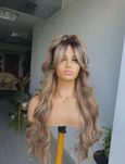 Długa perukanaturalna fryzura Jennyfer blond 3D baleyage fale 70 cm