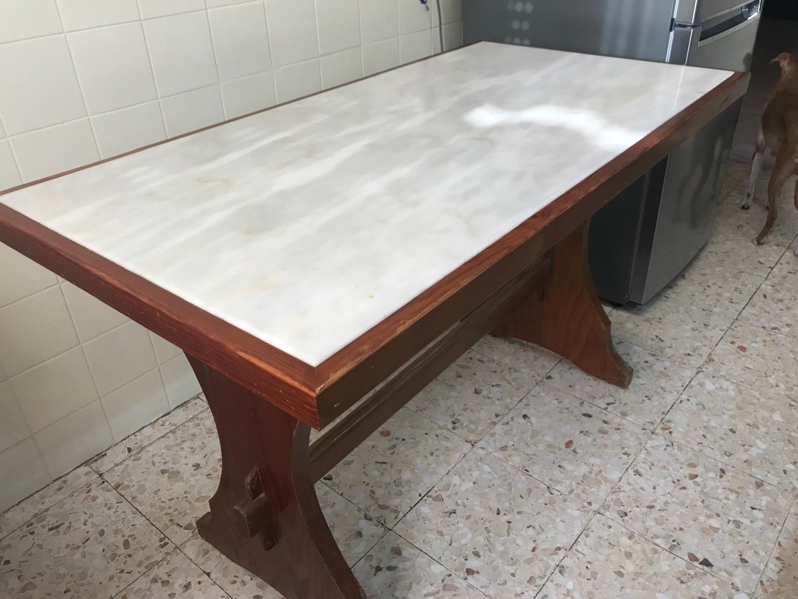 Mesa de refeição c/ tampo em mármore branco