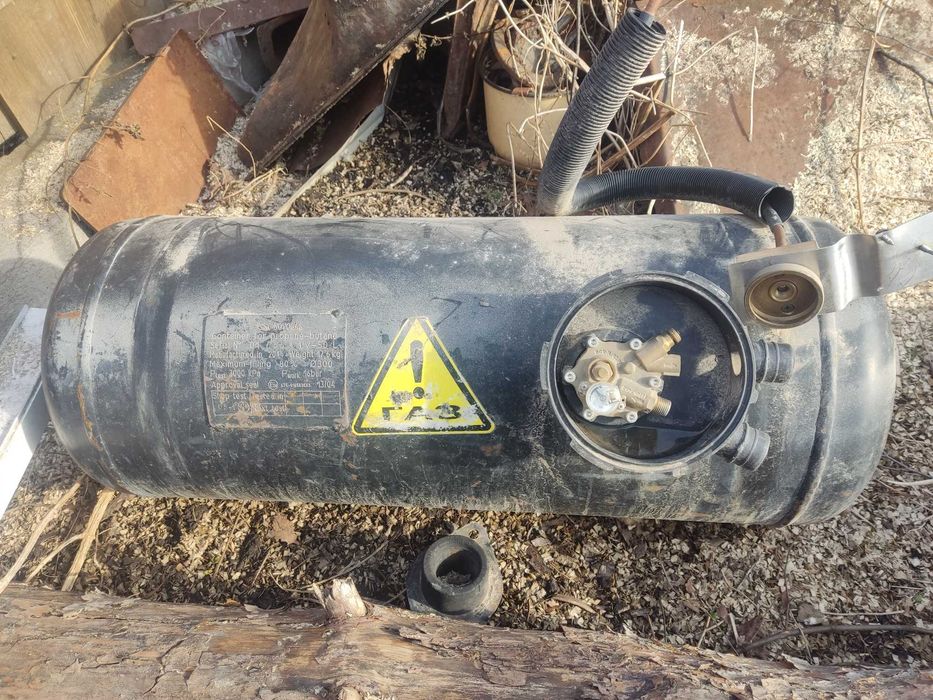 Газовий балон з мультиклапаном і заправочним