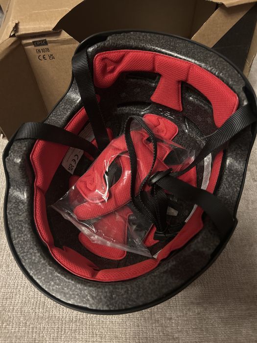 nowy kask rowerowy/ na deskorolkę L/XL