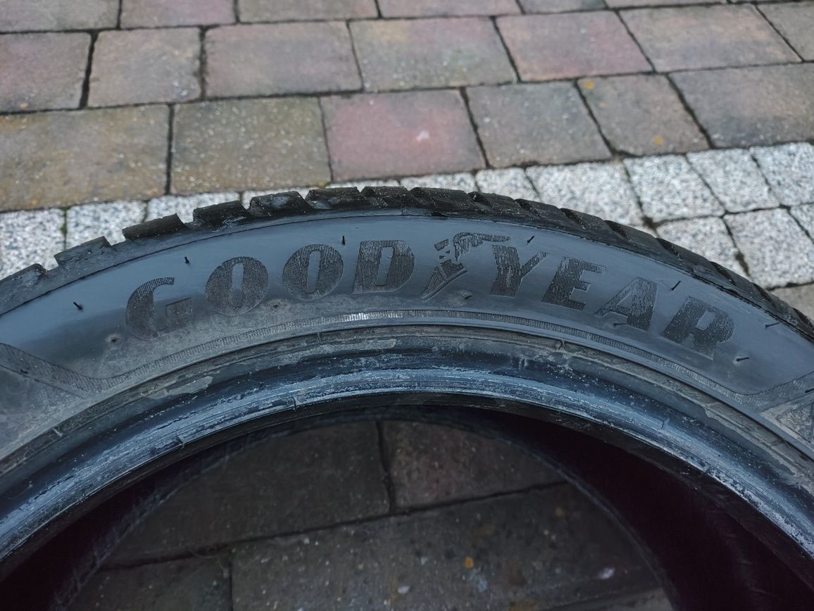 Opony wielosezonowe Goodyear Vector 225/45/17 ( jak nowe ) 2022r