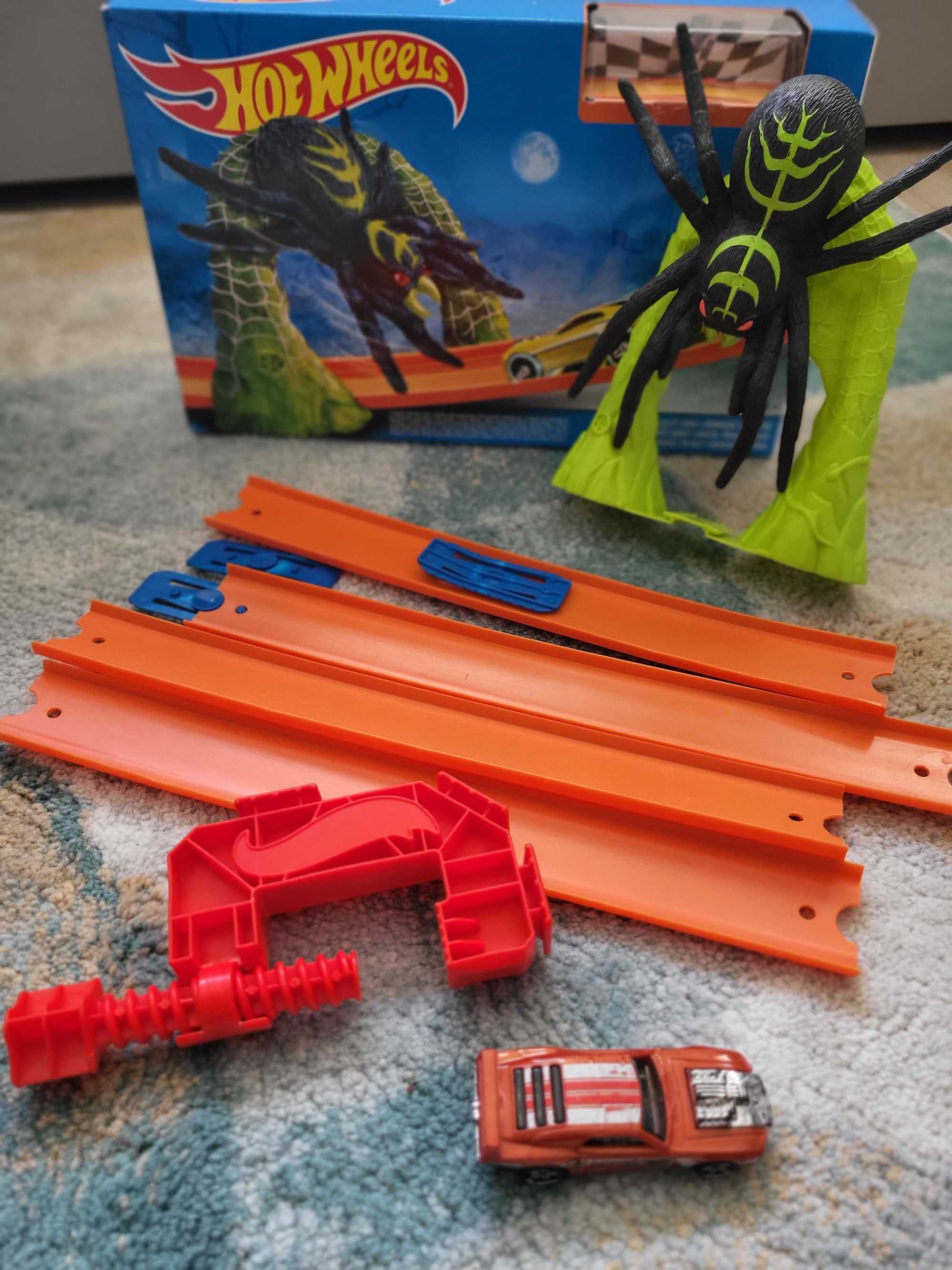 Hot wheels zestaw zakręt grozy i pajęczy atak na Halloween