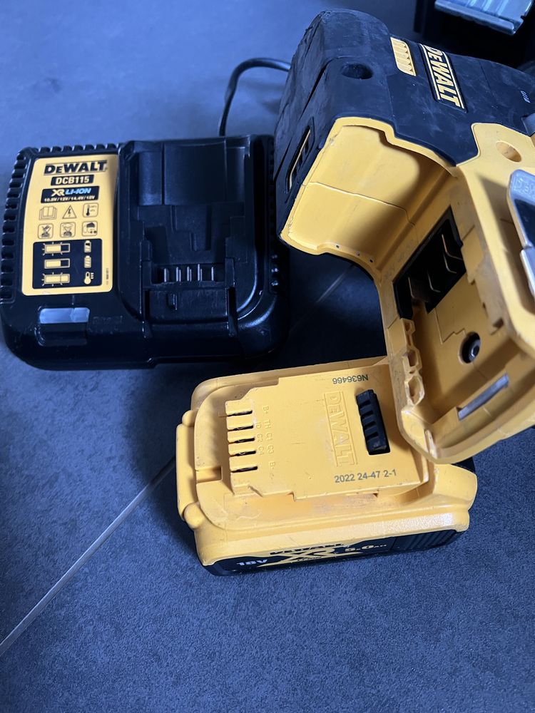 Безщітковий.Акум перфоратор Dewalt DCH 273
