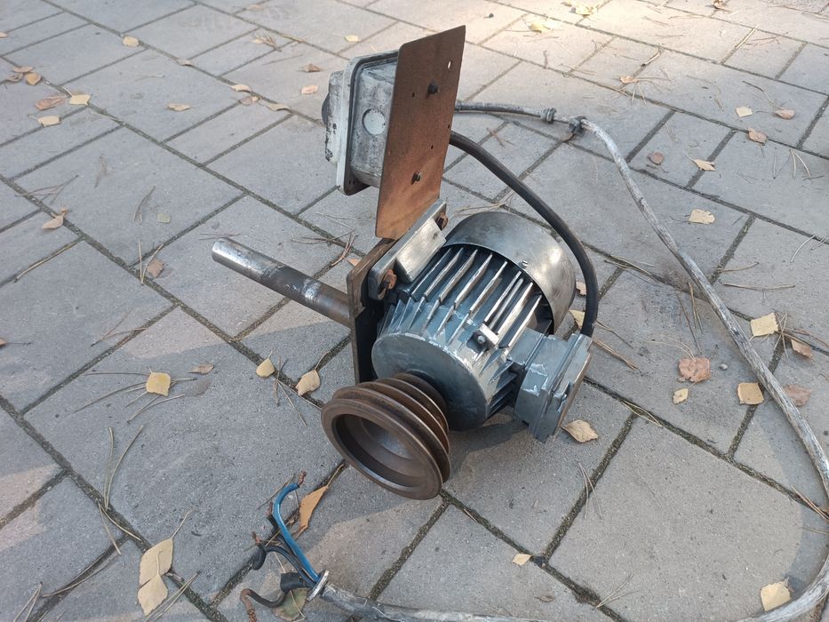 Silnik elektryczny do wiertarka stołowa Ws 13 włącznik koło