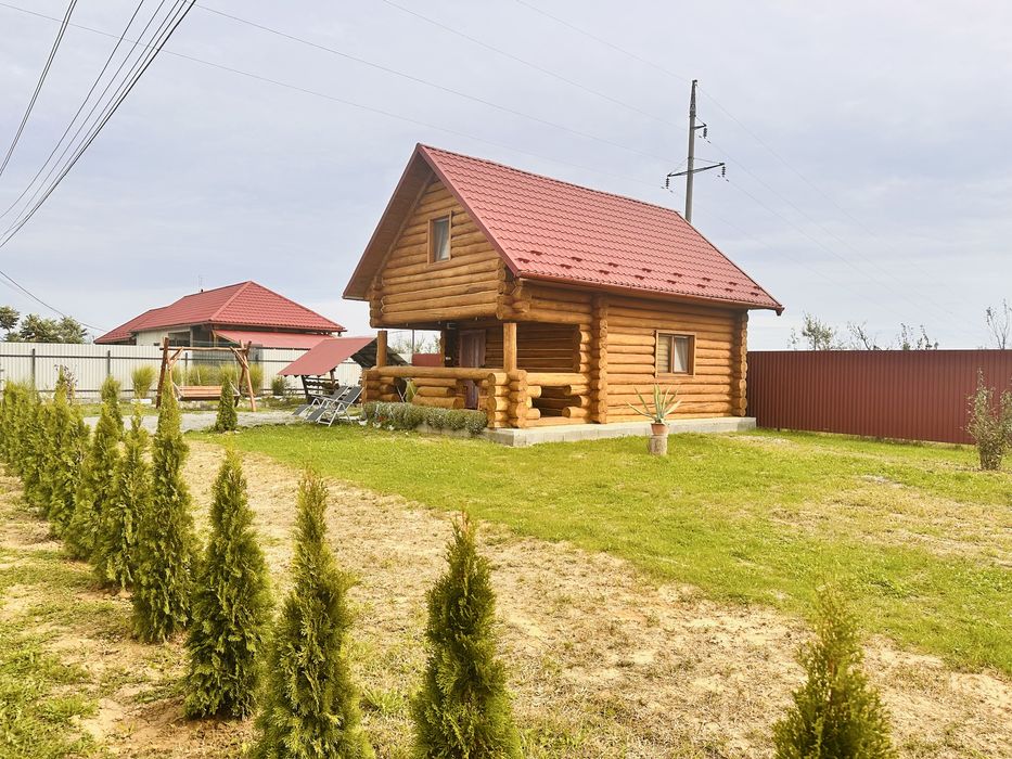 Деревяний будиночок біля термальних вод Косино