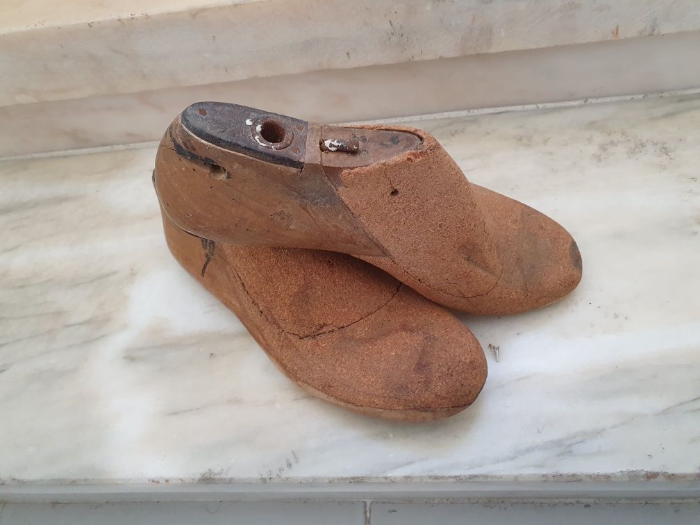 Formas de sapatos antigas