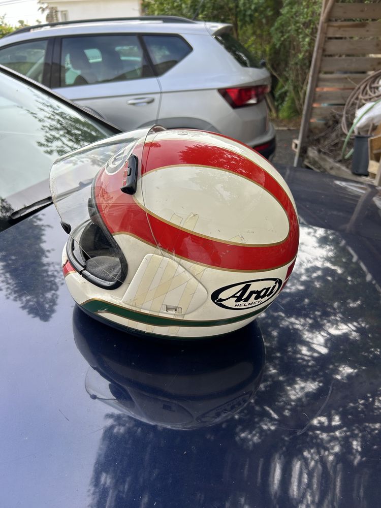 Capacetes Arai BELL, A-Style e roeg