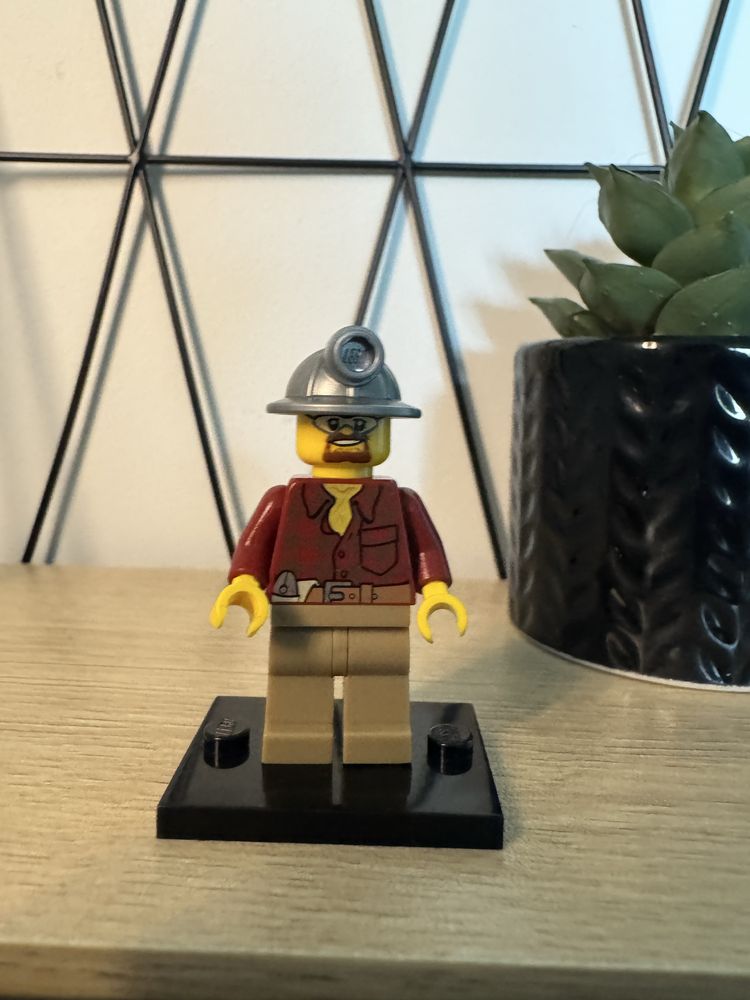 Lego Miner minifigure