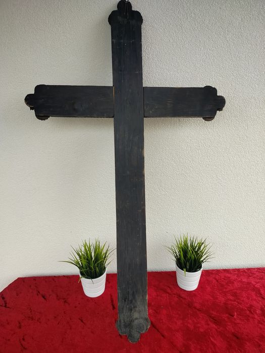 Stary duży drewniany krzyż tramp art