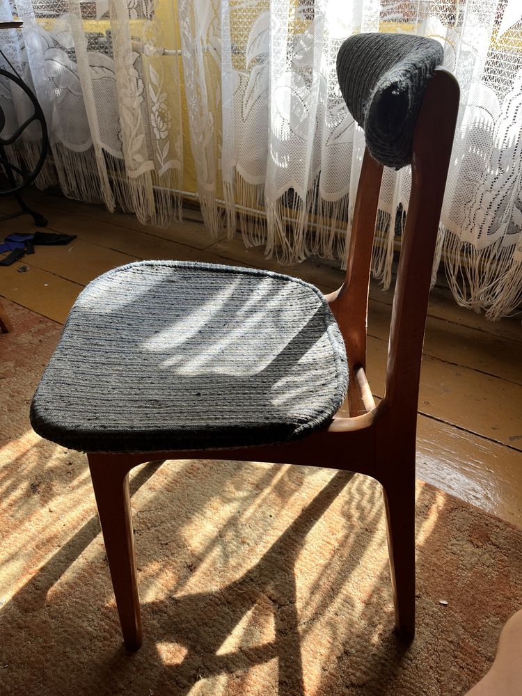 Krzesła z okresu PRL w dobrym stanie do Renowacji