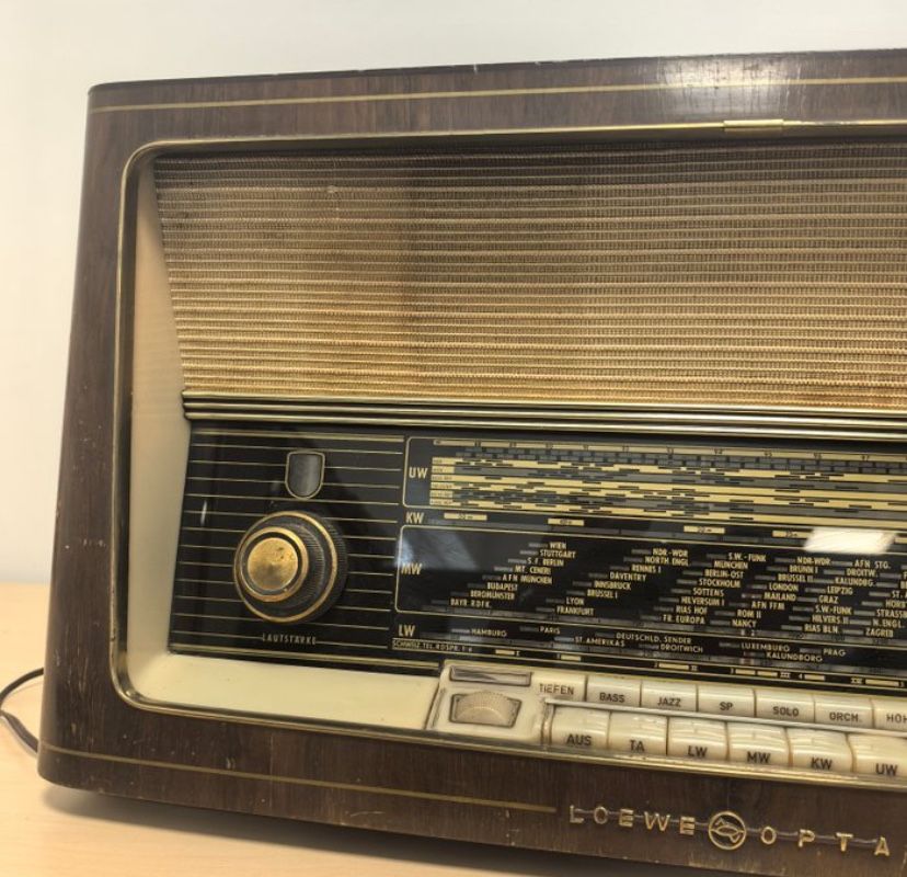 Radio antigo a valvulas com FM