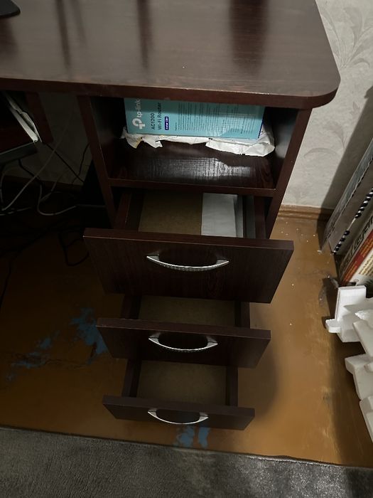 Стіл письмовий, комп'ютерний кутовий